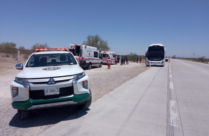 Autobús se queda varado en libramiento de Hermosillo y pasajeros son rescatados