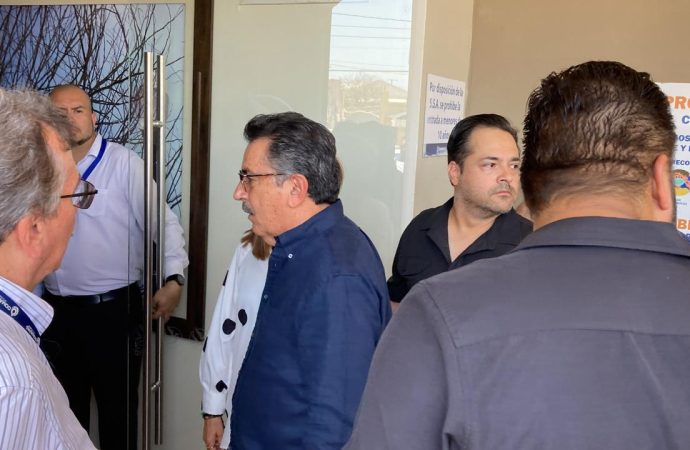 Brindan servicios funerarios a Luis Castro