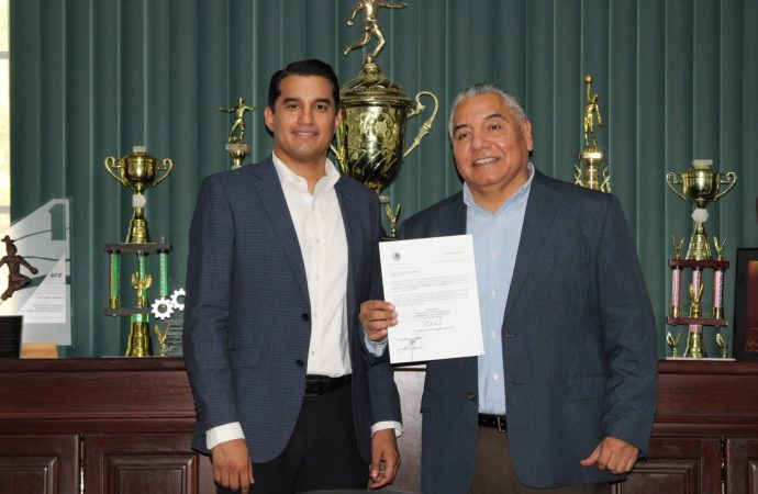 Asume Abel Leyva la rectoría de la UTH