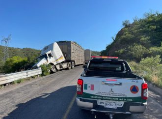 Trailer con migrantes sufre accidente en Sonora; 14 guatemaltecos resultan lesionados