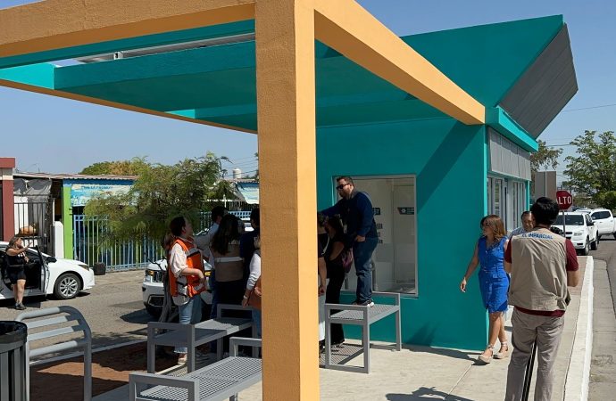 Construirán 10 paradas de autobús refrigeradas este año: Astiazarán