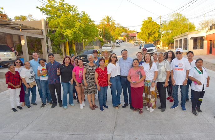Entrega Toño Astiazarán pavimentación de calle con concreto hidráulico en El Ranchito