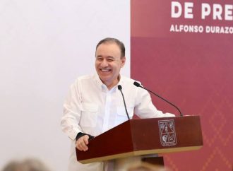 Cumple Gobernador Durazo con entrega de uniformes escolares gratuitos en 68 municipios de la entidad