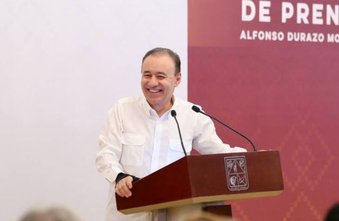 Cumple Gobernador Durazo con entrega de uniformes escolares gratuitos en 68 municipios de la entidad