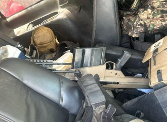 Aseguran autoridades armas, vehículos, explosivos artesanales y otros indicios en Pitiquito