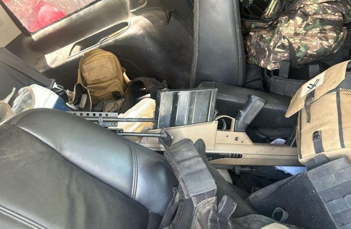 Aseguran autoridades armas, vehículos, explosivos artesanales y otros indicios en Pitiquito