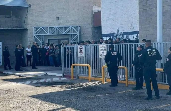 Reportan manifestación de policías inconformes con mando único en SLRC