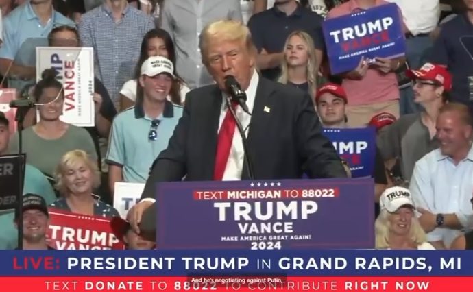 Trump se burla de Ebrard y Sheinbaum lo defiende