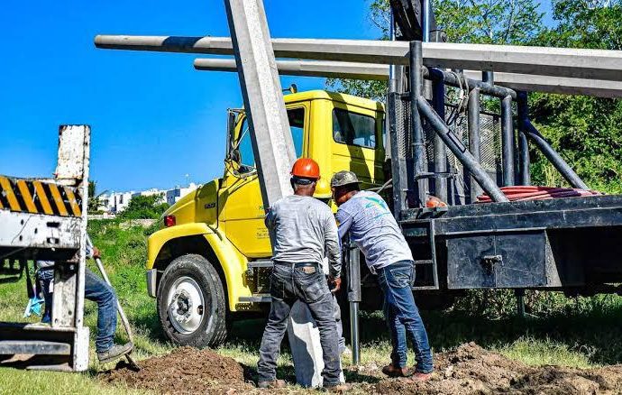 Ayuntamiento y CFE traban en electrificación de poblaciones más alejadas