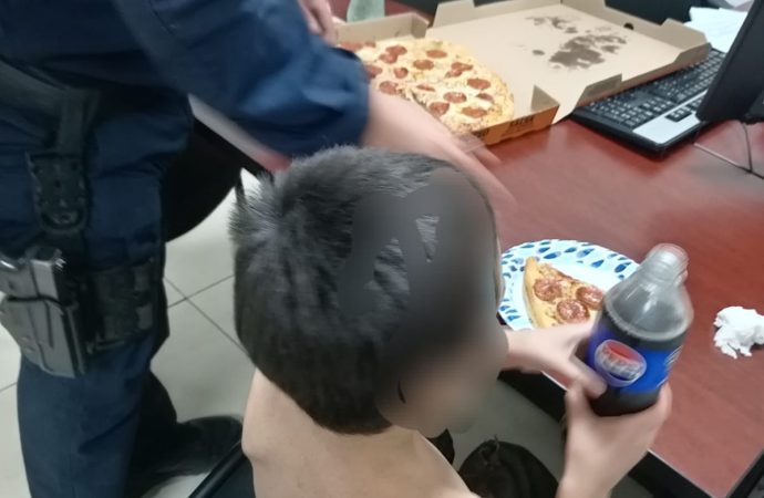 Rescata Policía Municipal a dos menores en estado de abandono