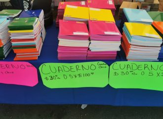 Tianguistas instalan feria de regreso a clases