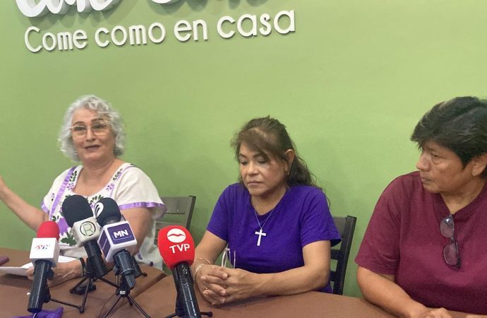 Mujeres apoyan a ex candidata a luchar por su regiduría