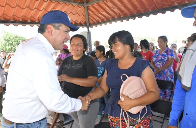 Entrega Toño Astiazarán dos parques en Poblado Miguel Alemán