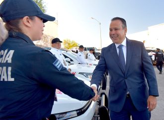 Preside Toño Astiazarán ceremonia cívica e izamiento de bandera