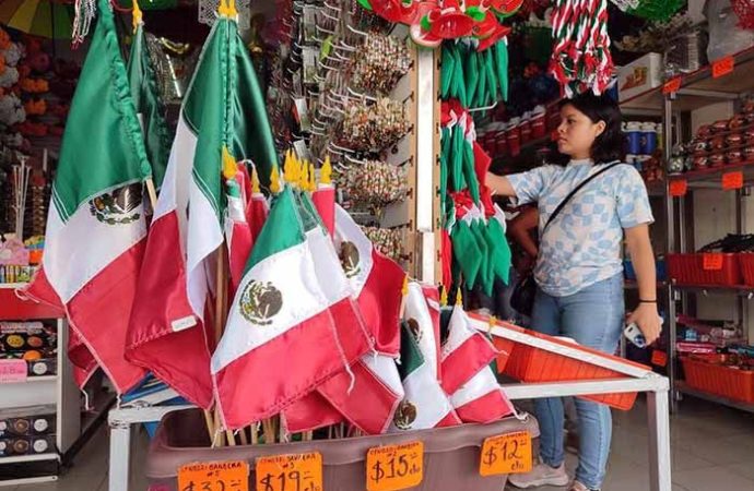 Comerciantes esperan aumento en ventas por mes patrio