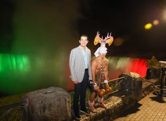 Arranca la Semana México en Canadá con la iluminación de las Cataratas del Niágara de verde, blanco y rojo