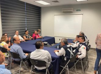 Directivos del aeropuerto se reúnen con cámaras para buscar atraer más vuelos
