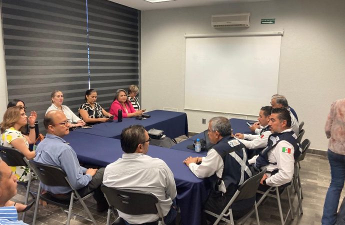 Directivos del aeropuerto se reúnen con cámaras para buscar atraer más vuelos