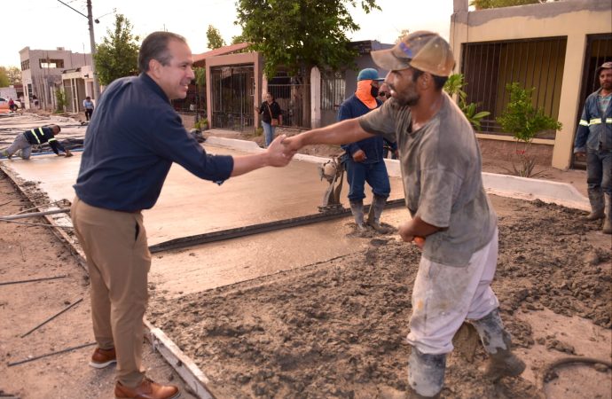 Constata Toño Astiazarán avances de pavimentación en avenida Suaqui Grande