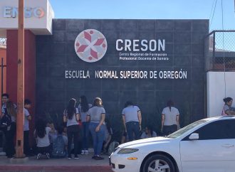 Piden destitución de maestra en Ciudad Obregón