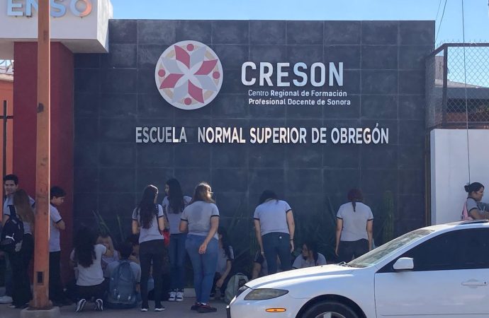 Piden destitución de maestra en Ciudad Obregón