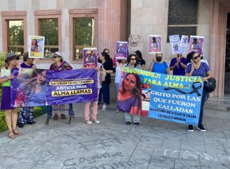 Amigos y familiares de Alma Lourdes marchan a la fiscalía