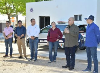 Entrega Toño Astiazarán patrulla a Centro de Respuesta Inmediata del fraccionamiento STAUS