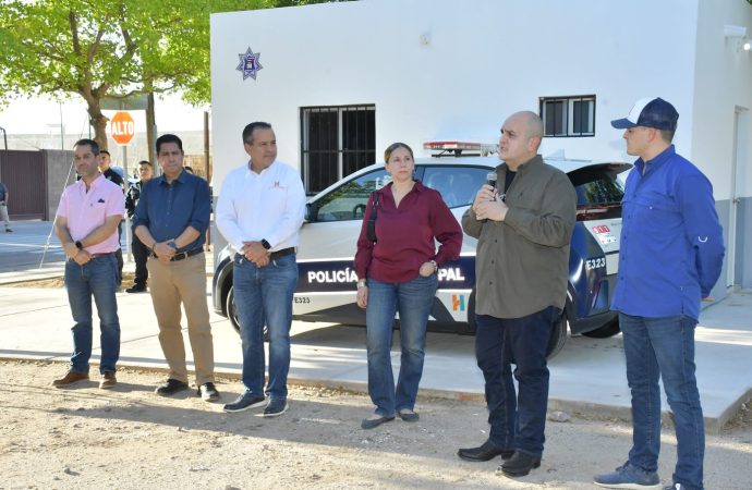Entrega Toño Astiazarán patrulla a Centro de Respuesta Inmediata del fraccionamiento STAUS