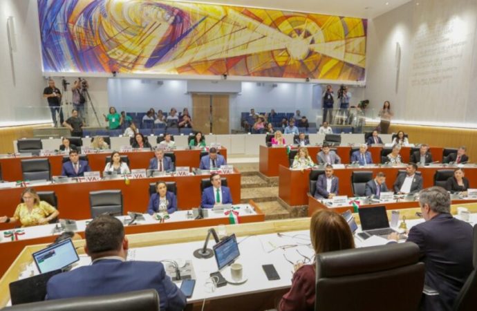 Rechazan diputados prolongar la prohibición de las peleas de gallo en Sonora