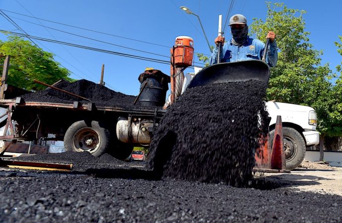 Con el programa Viernes en Tu Colonia se repararon baches en calles de la colonia Nueva España