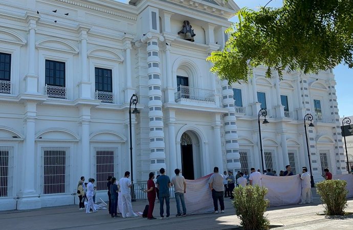 Se manifiestan empleados del HGES en Hermosillo