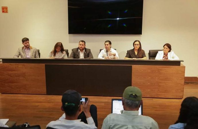 Realizó la diputada de Morena Vicky Espinoza el panel con motivo del 200 aniversario de la Constitución de 1824