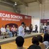 Entrega Durazo becas e Internet a estudiantes de la Universidad de la Sierra