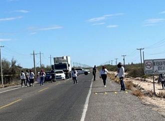 Madres Buscadoras cierran la carretera a Bahía de Kino en protesta por la falta de respuestas sobre familiares desaparecidos