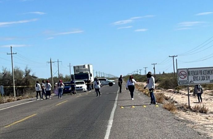 Madres Buscadoras cierran la carretera a Bahía de Kino en protesta por la falta de respuestas sobre familiares desaparecidos