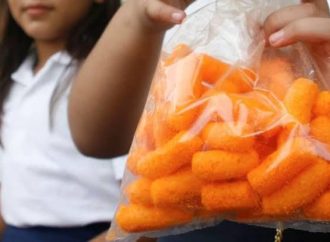 Deben tienditas escolares vender productos saludables y no comida chatarra