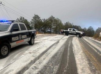 Cierran carreteras en Sonora por la caída de Aguanieve