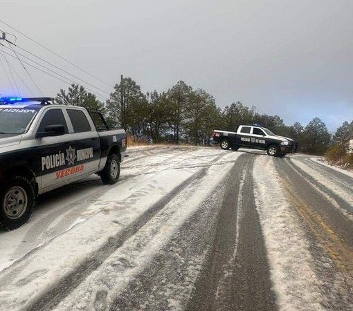 Cierran carreteras en Sonora por la caída de Aguanieve