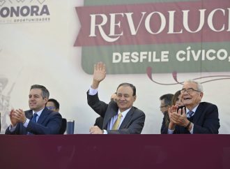 Gobernador Durazo acompaña a 5 mil jóvenes en el desfile por el 114 aniversario de la Revolución Mexicana