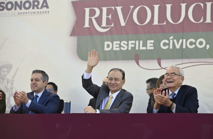 Gobernador Durazo acompaña a 5 mil jóvenes en el desfile por el 114 aniversario de la Revolución Mexicana