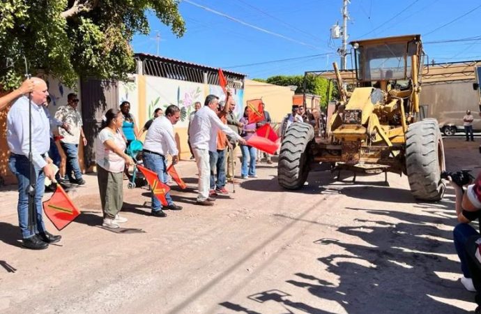 Continúan trabajos de rehabilitación y reparación de calles en Cajeme