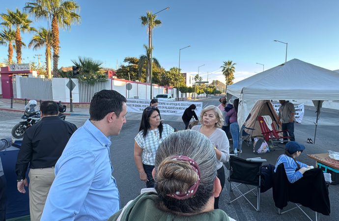 Levantan bloqueo de viudas de policías en calle Rosales tras acuerdo con autoridades estatales