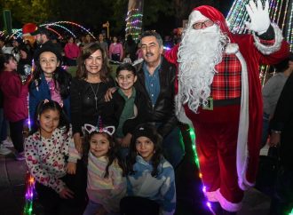 Se ilumina Parque Infantil Ostimuri con su gran encendido del árbol navideño 2024