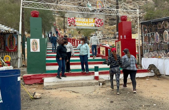 Hermosillenses visitan a la Virgen de Guadalupe