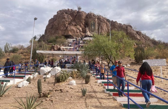Como a la carrera entre el moro y el zaino al cerro de la virgen llegó gente de´onde quiera