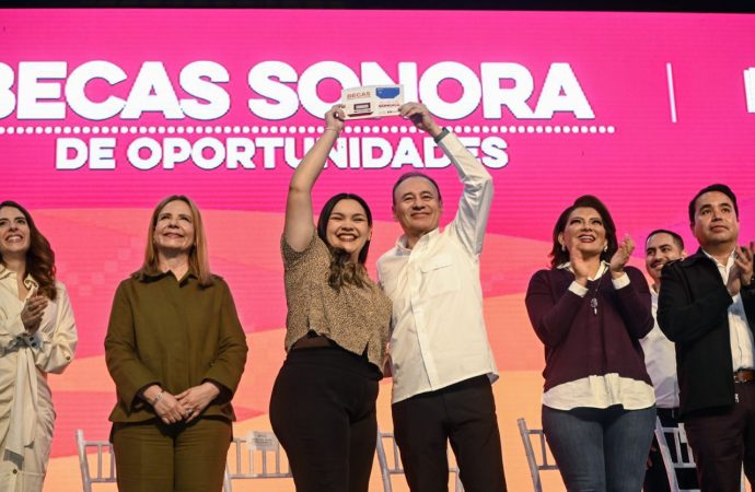 Gobernador Durazo beneficia a más de 150 mil estudiantes con Becas Sonora durante 2024