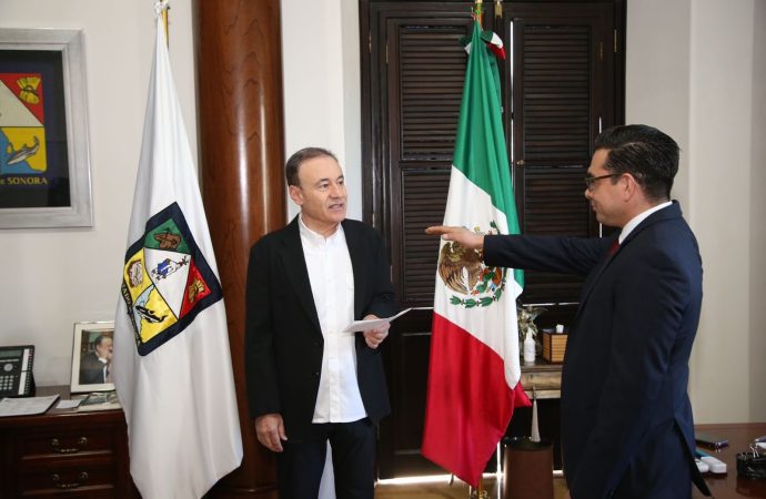 Toma protesta Alfonso Durazo a Luis Rogelio Piñeda Taddei como secretario de la Consejería Jurídica del Gobierno del Estado