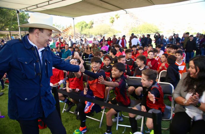 Comunidad agradece al gobernador Durazo rehabilitación de Unidad Deportiva en Coloso Alto