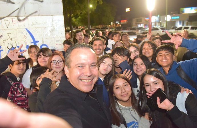 Entrega Toño Astiazarán corredor Camina Segura en Secundaria #1 “Prevo”