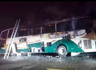 Autobús que viajaba de Tijuana a Culiacán se incendia en Sonora con 20 pasajeros a bordo; no se reportan lesionados